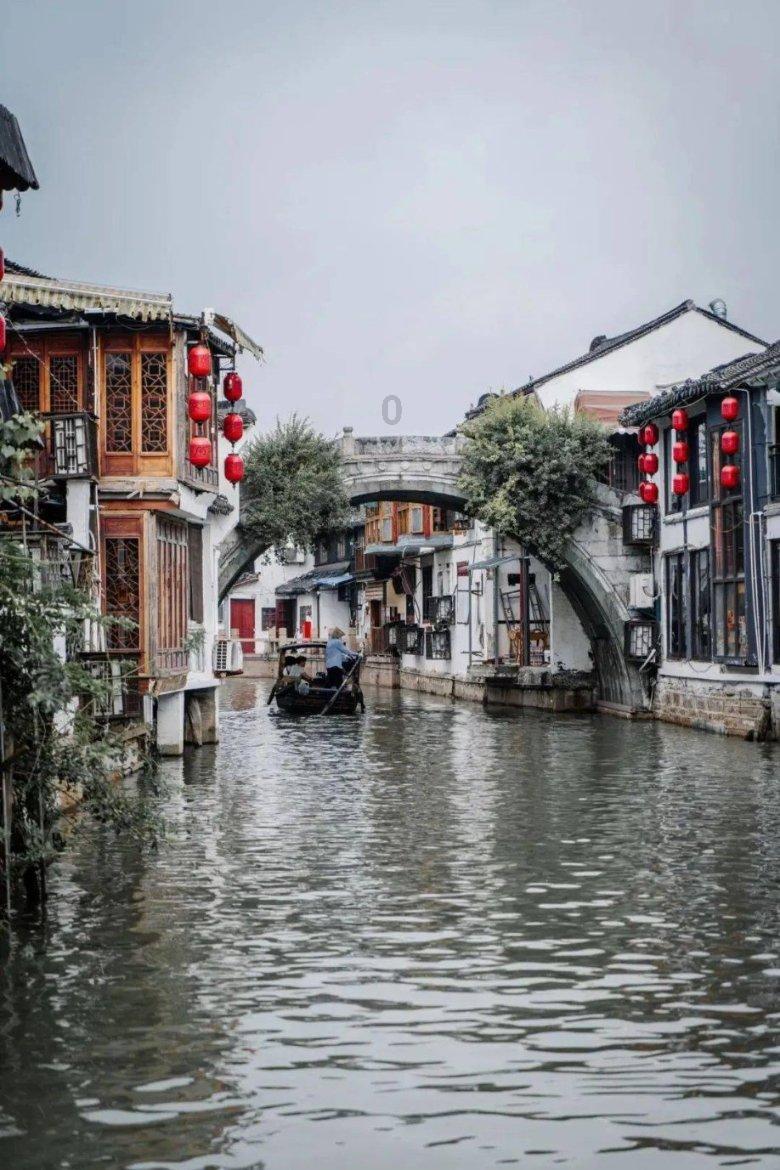 徐璐怼脸写真大片:唇嫩滑水润,可爱与妩媚皆动人,越有成熟韵味